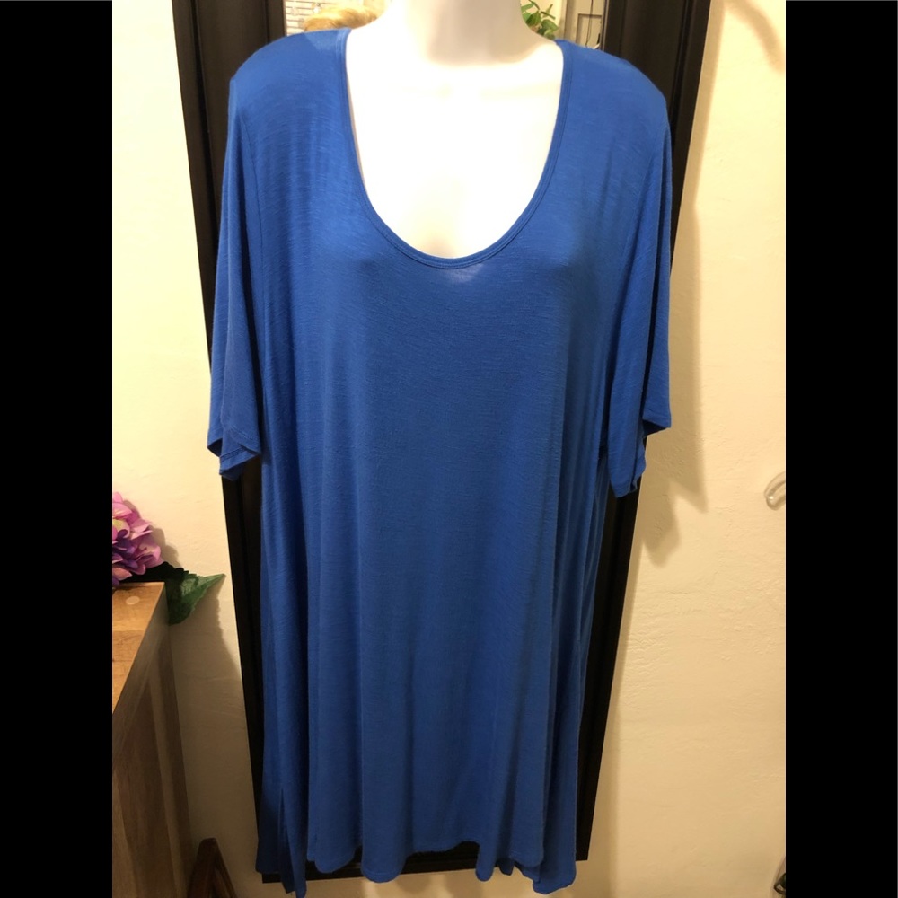Blue 3/4 length sleeves.